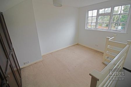 3 bedroom terraced house to rent - Photo 3