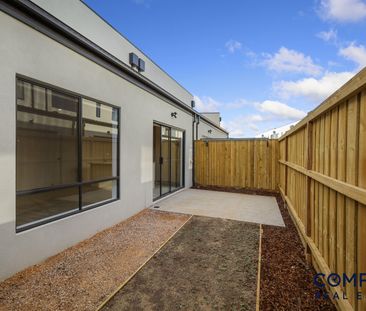 27 Illustration Avenue, Mambourin VIC 3024 - House For Rent | Domain - Photo 5