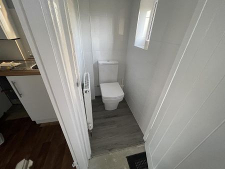 2 bedroom semi-detached house to rent - Photo 4