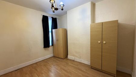 4 bedroom terraced house to rent - Photo 3