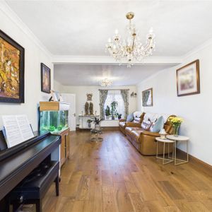 Treesmill Drive, Berkshire Treesmill Drive, Berkshire - Photo 2