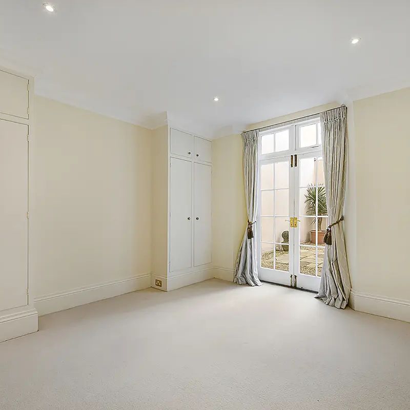 3 bedroom flat in Belgravia - Photo 1