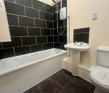 Bond Street - Photo 5