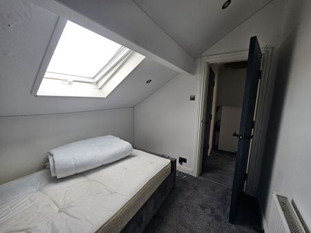 1 Bed Flat, Dickenson Road, M14 - Photo 5