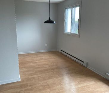 GRAND 4 ½ de coin - 3e étage – 1600$ – 1er JUILLET 2026 - Photo 4