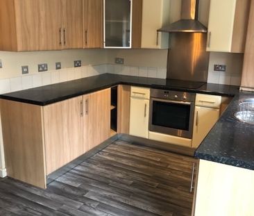 4 Bed Semi-Detached House, Radcliffe Mount, NG2 - Photo 1