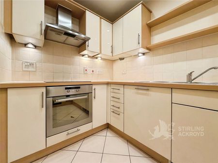 Station Approach, Woking, Surrey, GU22 7PB - Photo 5