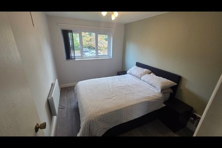 2 Bed Flat, Harp Island Close, NW10 - Photo 3