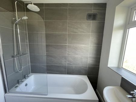 3 bedroom semi-detached house to rent - Photo 3