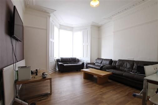 6 bedroom terraced house to rent - Photo 1