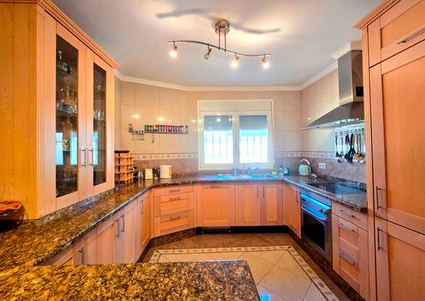 LONG TERM RENTAL Beautiful villa with sea views for rent in Benissa coast with 5 bedrooms.