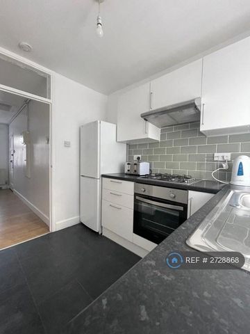 1 bedroom in a flat share to rent - Photo 5