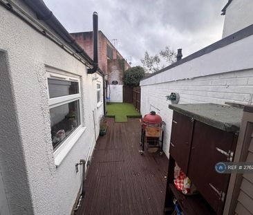 2 bedroom semi-detached house to rent - Photo 2