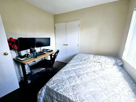 Charming 3-Bedroom Home in Mangere East - Photo 2