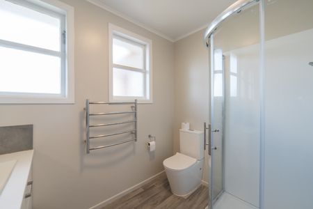 Charming 3-Bedroom Family Home in a Lovely Cul-de-Sac - Photo 4