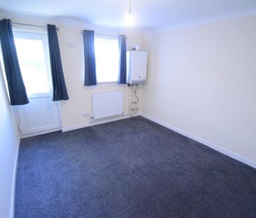 1 bedroom ground floor flat to rent - Photo 2