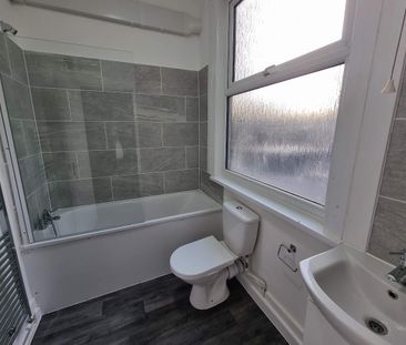 2 Bed Flat, Charlton Church Lane, SE7 - Photo 5