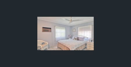 Comfortable family home with fully fenced great yard space - Photo 5