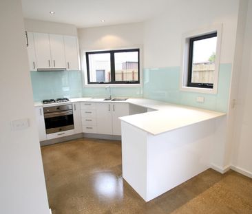 Elegant double storey living! - Photo 3