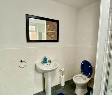 Room in a Shared House, Horsham Street, M6 - Photo 2