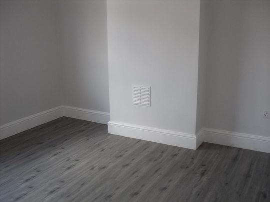 4 bedroom semi-detached house to rent - Photo 1