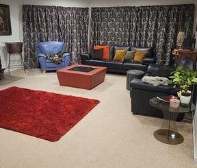 Charming Raumati 3BR Home with stunning seaviews - Photo 1