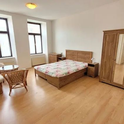 Velkometrážní byt 2+1, vybavený, Zámecké náměstí, Frýdek - Photo 1