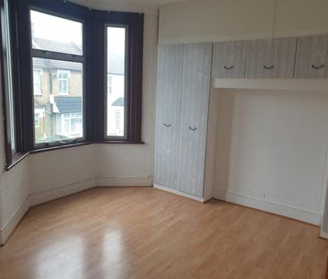 Room in a Shared House, Lichfield Road, E6 - Photo 1