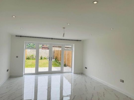 4 bedroom townhouse to rent - Photo 1