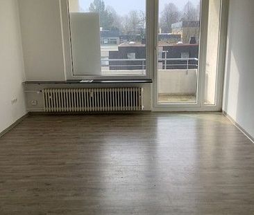 Großzügige 3-Zimmer-Wohnung mit Balkon in Schildesche / Freifinanziert - Photo 1