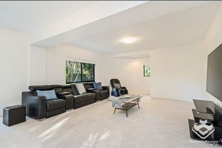 Furnished 4 Bed 3 Bath 5 Car Pool & Solar - Photo 2