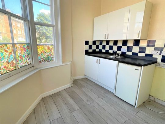 Compass Hill, Taunton, Somerset - Photo 1