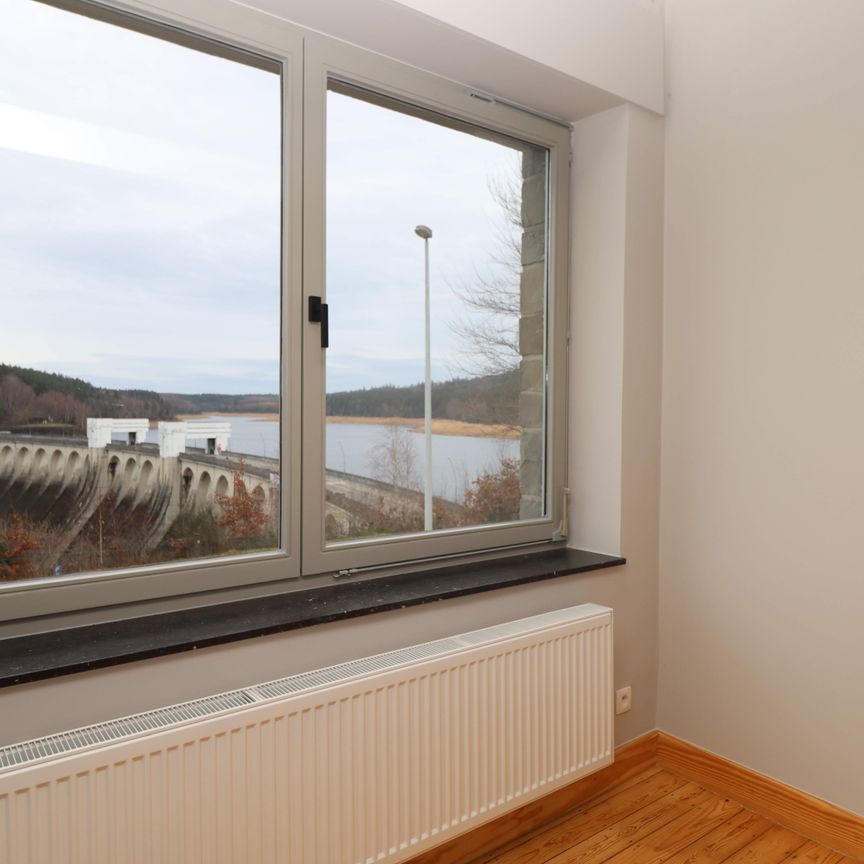 Exklusives Haus mit einzigartigem Blick auf die Talsperre - Photo 1