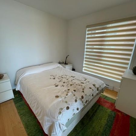 Charmant 3 ½ lumineux au 7e étage a 2 pas du metro Montmorency - Photo 3