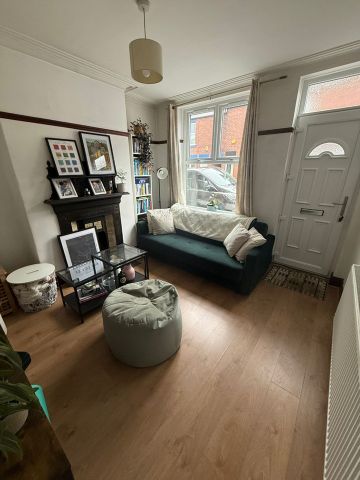 2 Bed Terraced House, Sheffield, S8 - Photo 2