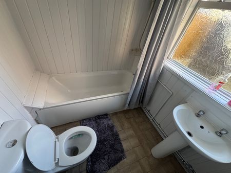 Room in a Shared House, Fern Road, B24 - Photo 5