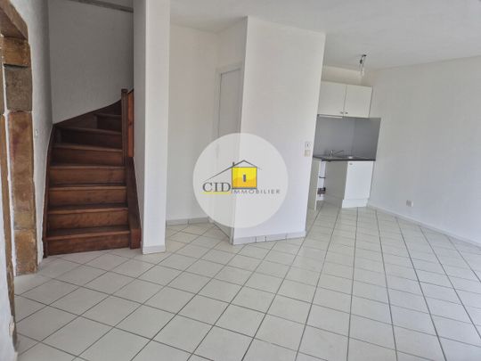 Location Appartement 4 pièces 85m² ST BONNET DE MURE 69720 - Photo 1