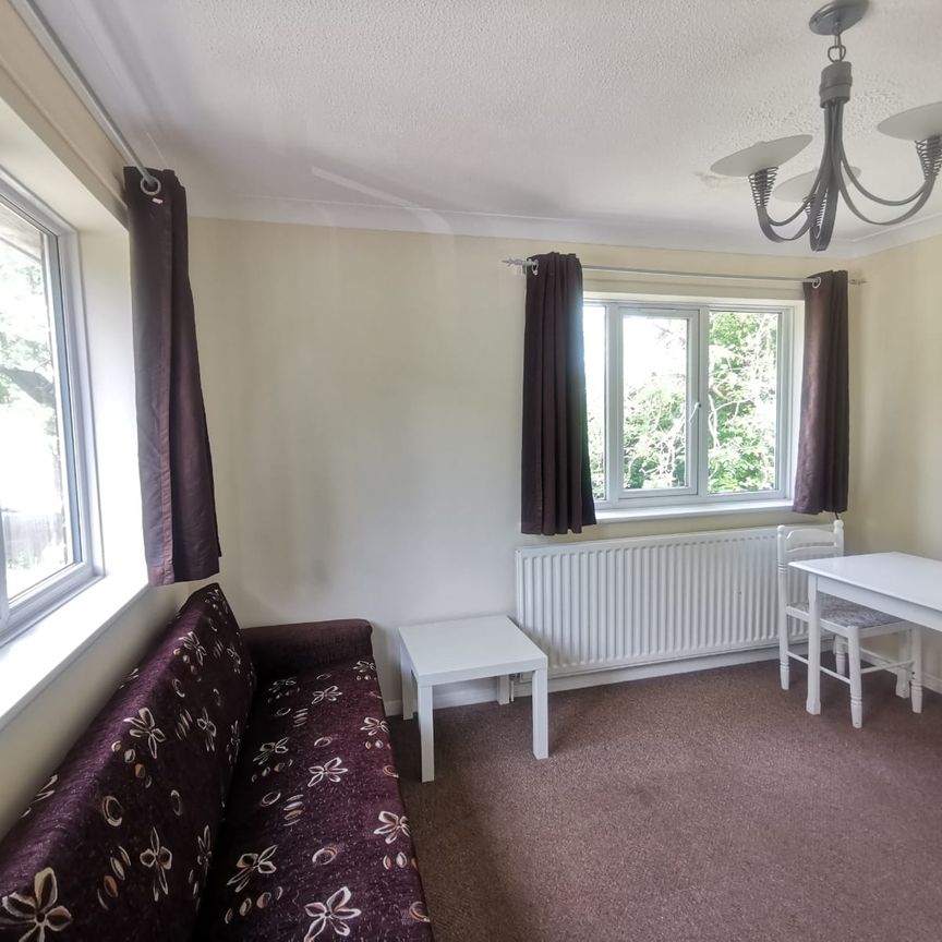 Oaklands 3 - Photo 1