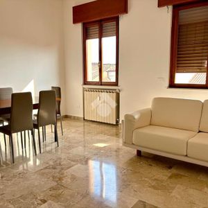 Trilocale in affitto - Photo 2