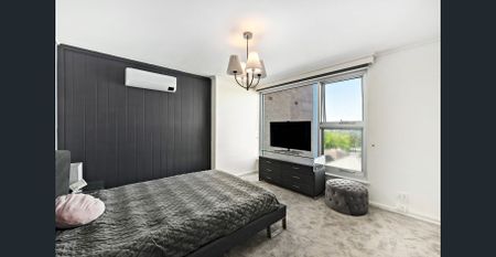 Elegant Garden Residence with Northerly Views in Toorak's Prestigious River Precinct - Partially Furnished - Photo 3