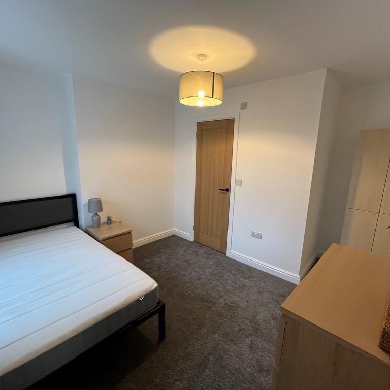 1 bedroom in a house share to rent - Photo 1