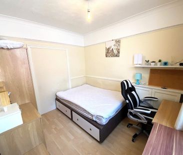 4 bedroom terraced house to rent - Photo 5