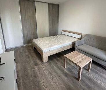 MAXIS REAL: NA PRENÁJOM: Kompletne zrekonštruovaný 1-izbový byt s l... - Photo 2