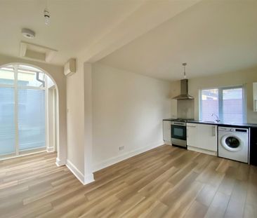 Park End Road, Gloucester - Photo 1