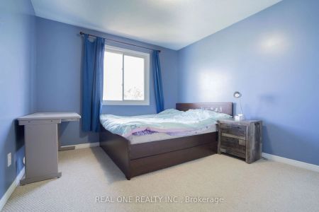 Detached Home For Lease | X8440516 - Photo 5