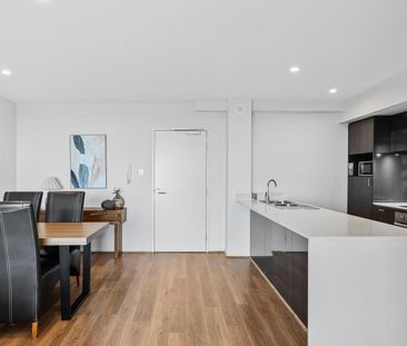 Fully Furnished Luxury Apartment with Swan River Views - Photo 3