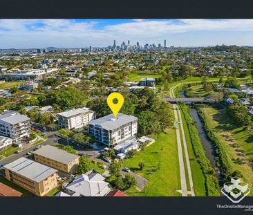 Top Floor, 2 Car and Storeroom, Park Outlook, Unbeatable Location, ... - Photo 3