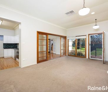 COMFORT LUXURY LIVING IN WAGGA'S CBD - Photo 1