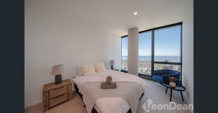 Fully Furnished Luxury High Level Apartment With Fabulous City, River, Albert Park Lake and Bay views! - Photo 2