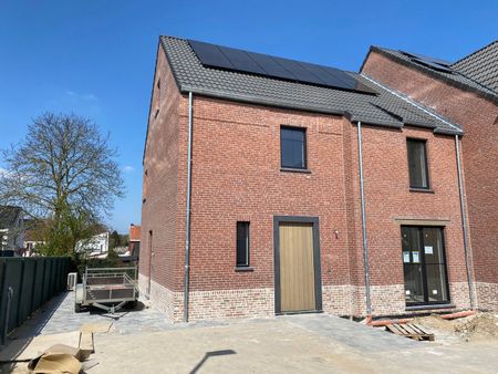NIEUWBOUW, prachtig afgewerkte woning met terras en tuin, ideaal gelegen in een rustige kindvriendelijke straat op wandelafstand van het centrum van Sterrebeek en op 2km van de Duitse school. - Photo 2